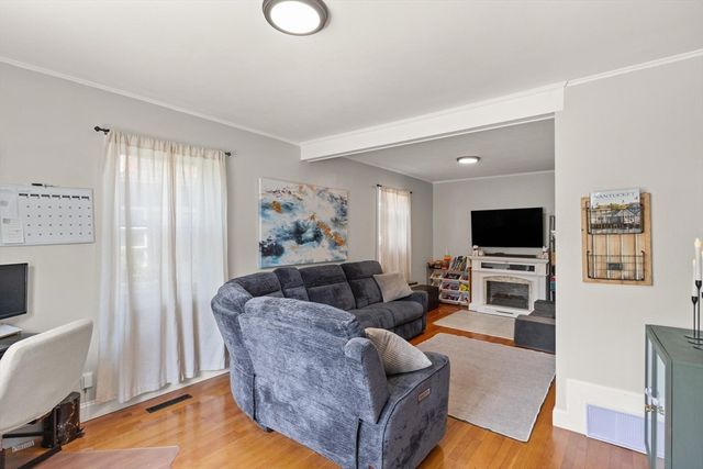 67 Beach Ave, Swampscott, MA 01907