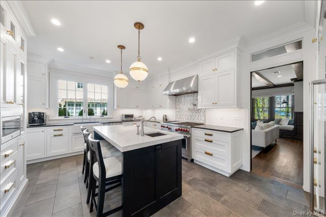 56 Park Avenue, Larchmont, NY 10538