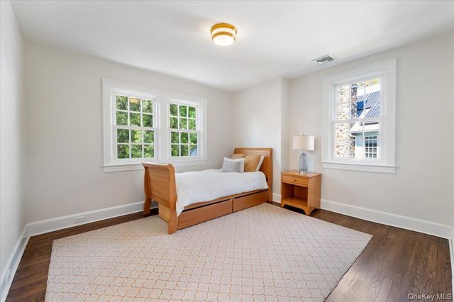 56 Park Avenue, Larchmont, NY 10538