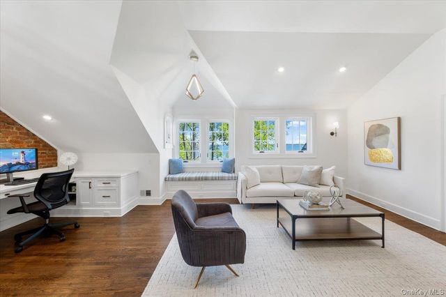 56 Park Avenue, Larchmont, NY 10538