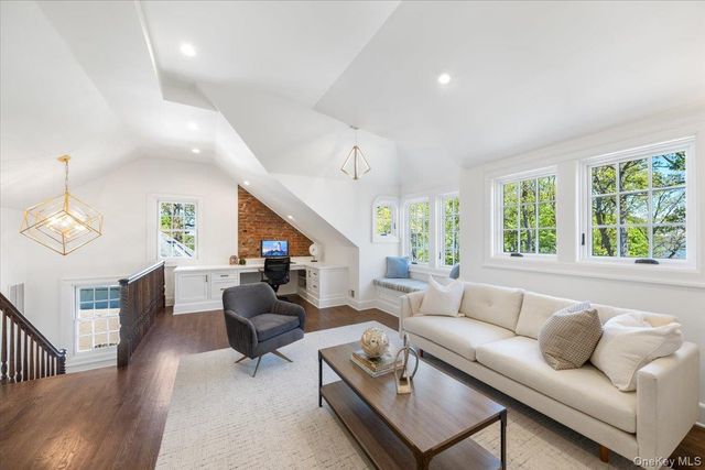 56 Park Avenue, Larchmont, NY 10538