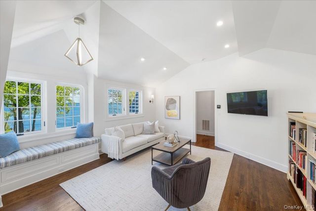 56 Park Avenue, Larchmont, NY 10538