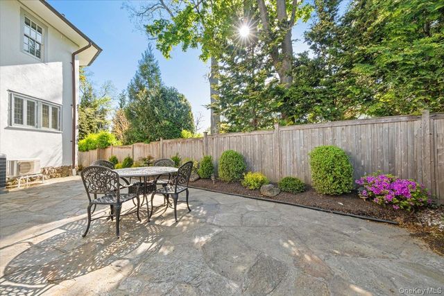 56 Park Avenue, Larchmont, NY 10538