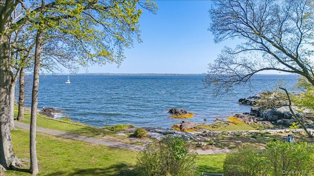 56 Park Avenue, Larchmont, NY 10538