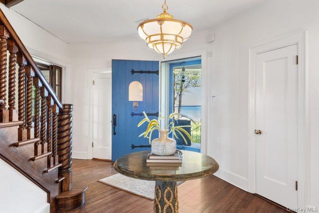 56 Park Avenue, Larchmont, NY 10538