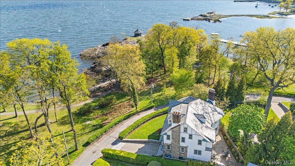 56 Park Avenue, Larchmont, NY 10538