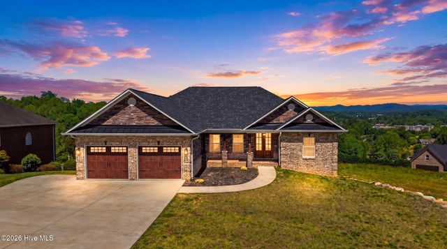 418 Huntington Woods Drive N, Lenoir, NC 28645