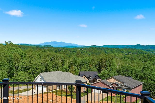 418 Huntington Woods Drive N, Lenoir, NC 28645