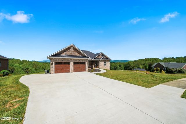 418 Huntington Woods Drive N, Lenoir, NC 28645