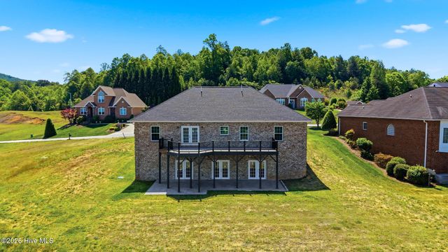 418 Huntington Woods Drive N, Lenoir, NC 28645
