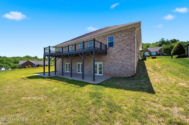 418 Huntington Woods Drive N, Lenoir, NC 28645