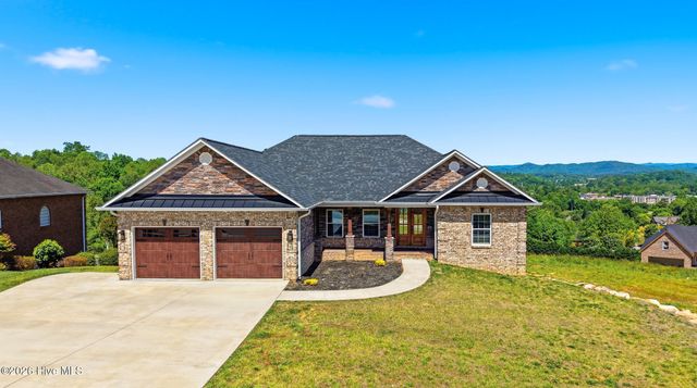 418 Huntington Woods Drive N, Lenoir, NC 28645