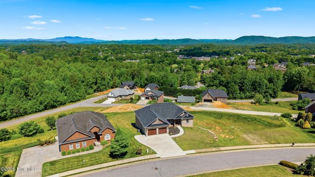 418 Huntington Woods Drive N, Lenoir, NC 28645