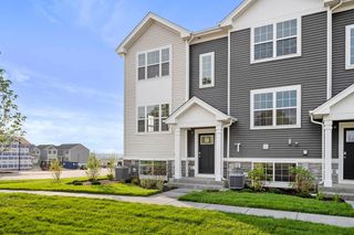 2641 Santa Fe Drive, Pingree Grove, IL 60140