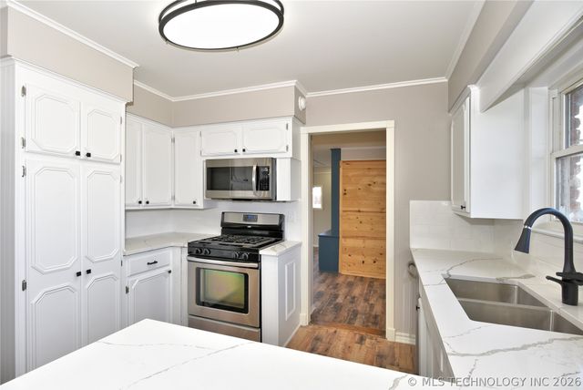 105 E Saddle Rock Road, Sand Springs, OK 74063