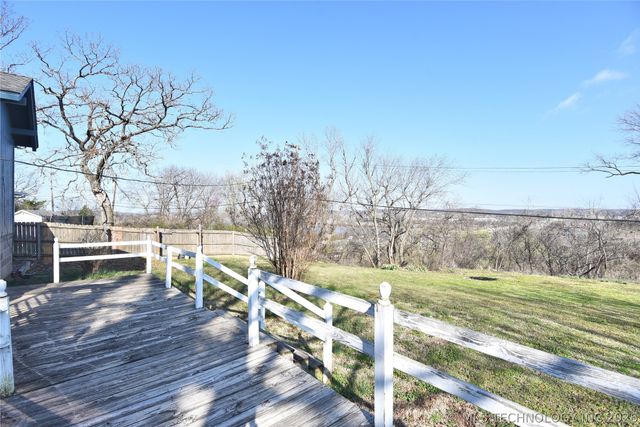 105 E Saddle Rock Road, Sand Springs, OK 74063