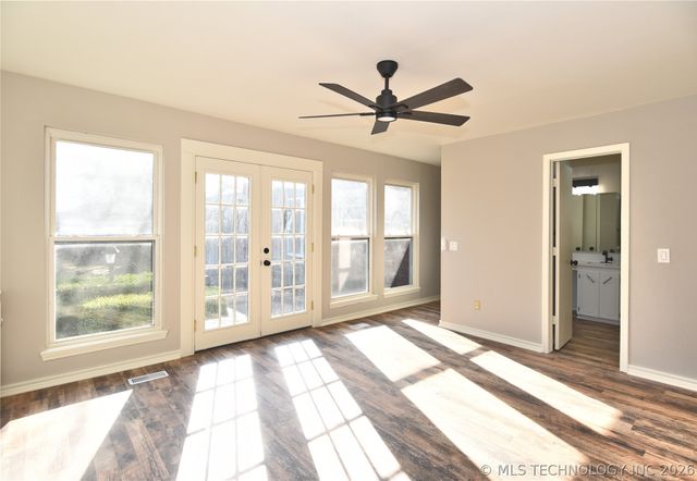 105 E Saddle Rock Road, Sand Springs, OK 74063