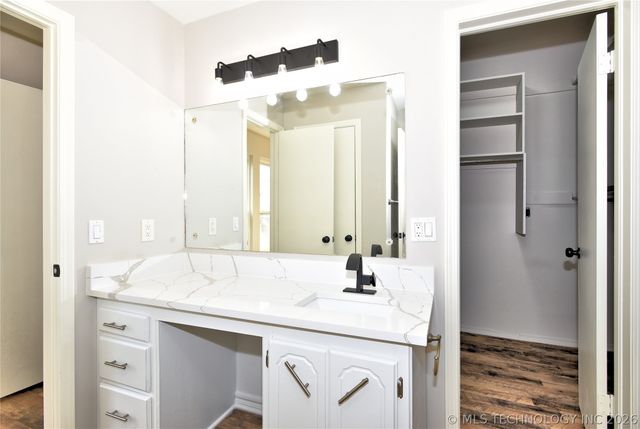 105 E Saddle Rock Road, Sand Springs, OK 74063