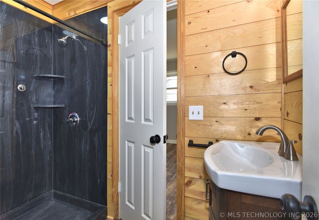 105 E Saddle Rock Road, Sand Springs, OK 74063