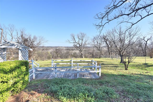 105 E Saddle Rock Road, Sand Springs, OK 74063