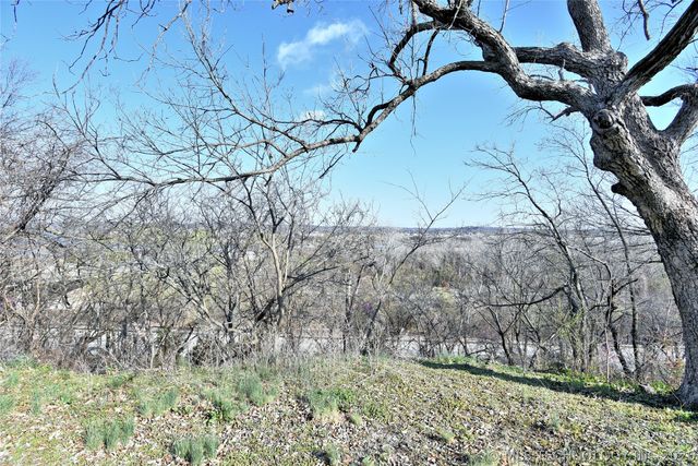 105 E Saddle Rock Road, Sand Springs, OK 74063