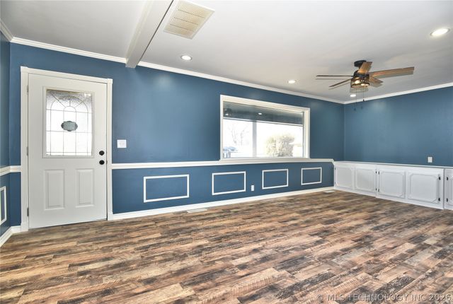 105 E Saddle Rock Road, Sand Springs, OK 74063