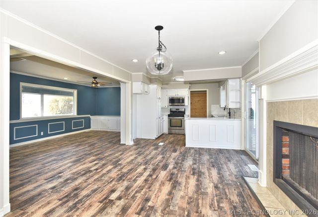 105 E Saddle Rock Road, Sand Springs, OK 74063