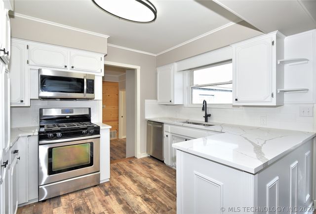 105 E Saddle Rock Road, Sand Springs, OK 74063