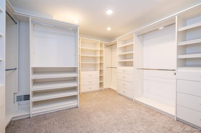 53707 Addington Drive, Macomb, MI 48042