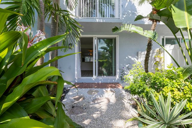 1006 Jeffery Street, Boca Raton, FL 33487