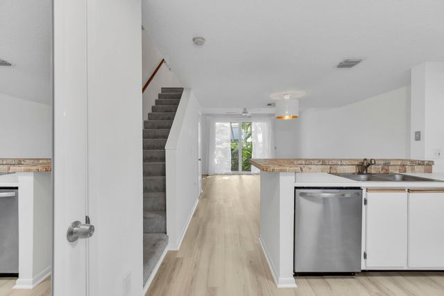 1006 Jeffery Street, Boca Raton, FL 33487