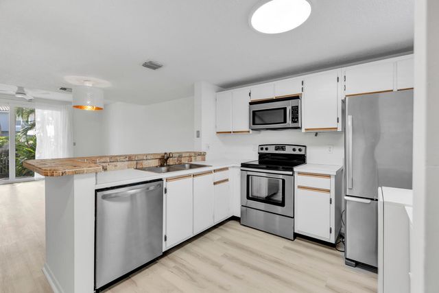 1006 Jeffery Street, Boca Raton, FL 33487