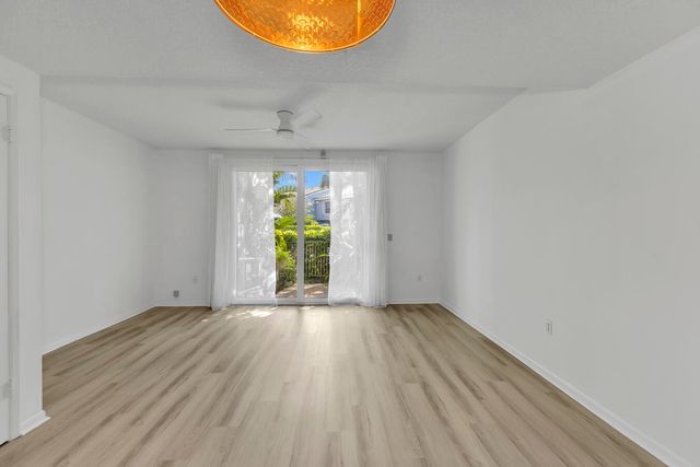 1006 Jeffery Street, Boca Raton, FL 33487