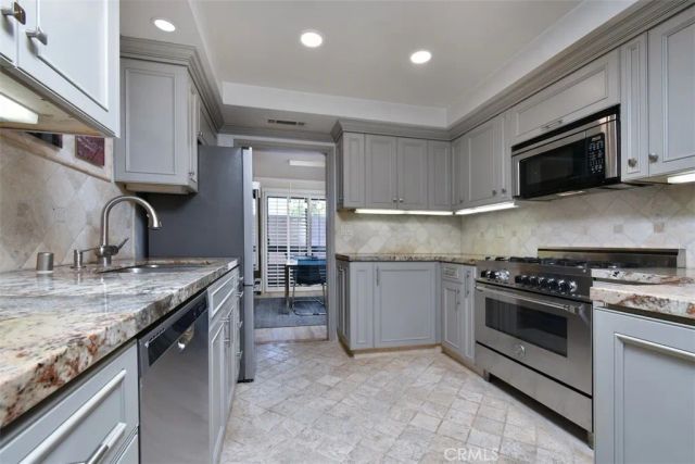 11911 Magnolia Boulevard 16, Valley Village, CA 91607