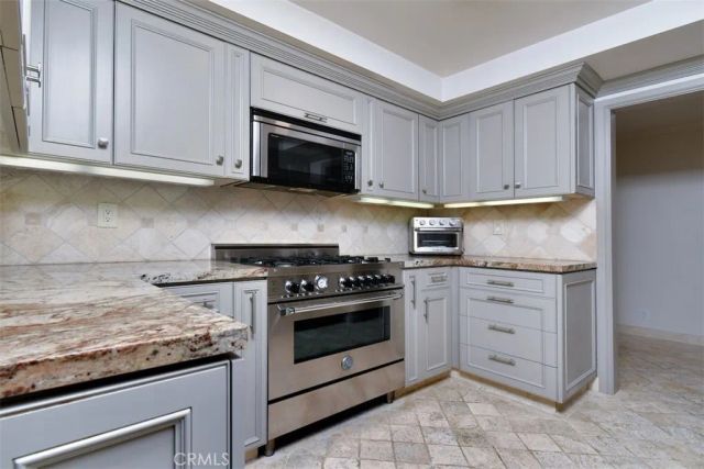 11911 Magnolia Boulevard 16, Valley Village, CA 91607