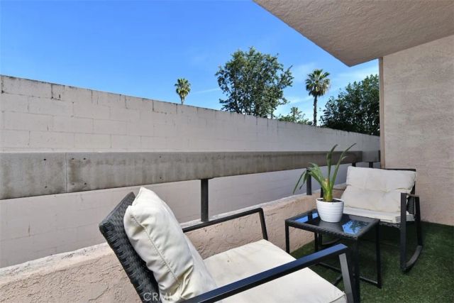 11911 Magnolia Boulevard 16, Valley Village, CA 91607