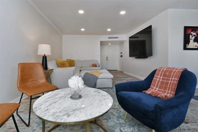 11911 Magnolia Boulevard 16, Valley Village, CA 91607