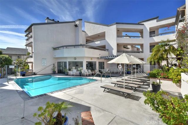 11911 Magnolia Boulevard 16, Valley Village, CA 91607