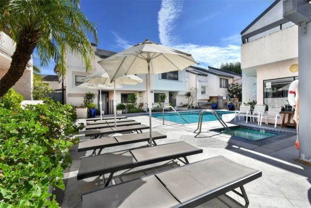 11911 Magnolia Boulevard 16, Valley Village, CA 91607