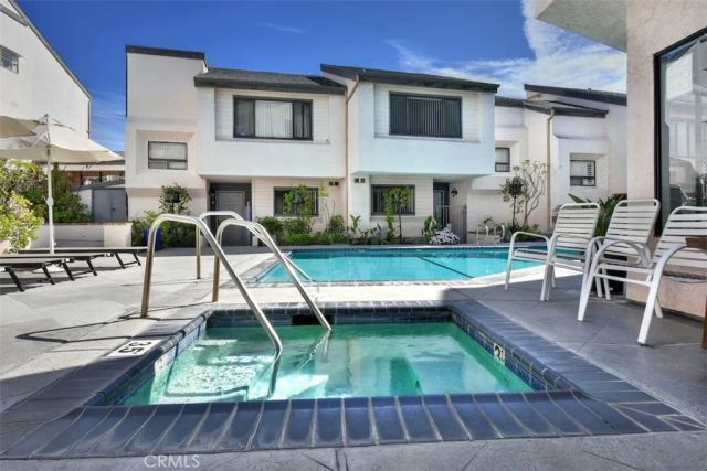 11911 Magnolia Boulevard 16, Valley Village, CA 91607