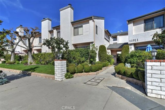 11911 Magnolia Boulevard 16, Valley Village, CA 91607