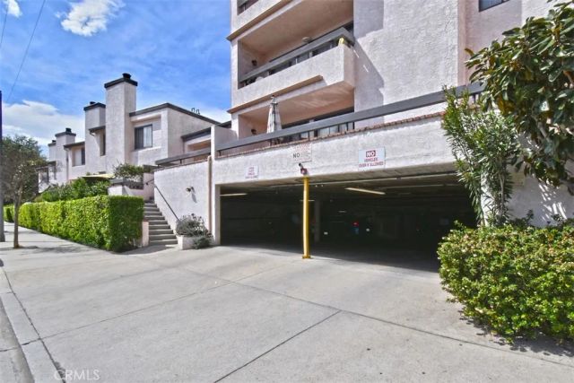 11911 Magnolia Boulevard 16, Valley Village, CA 91607