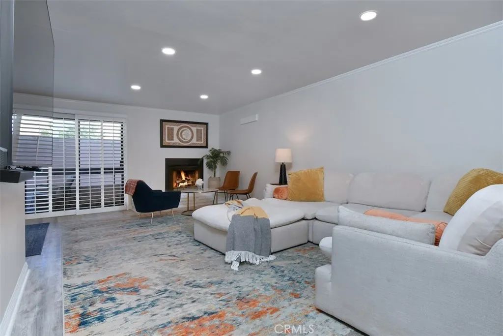 11911 Magnolia Boulevard 16, Valley Village, CA 91607