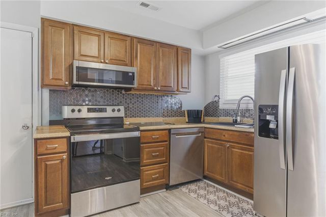 1061 Tall Oak DR, Virginia Beach, VA 23462