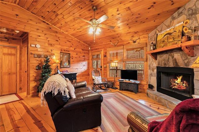 77 BRITTANY Lane, Cherry Log, GA 30522