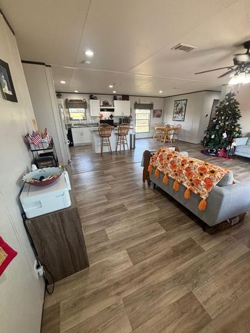 130 Zafiro LN, Del Valle, TX 78617