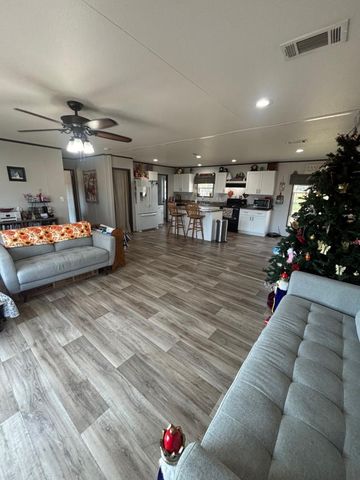 130 Zafiro LN, Del Valle, TX 78617