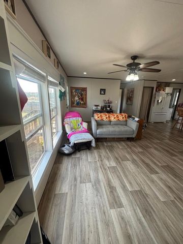 130 Zafiro LN, Del Valle, TX 78617