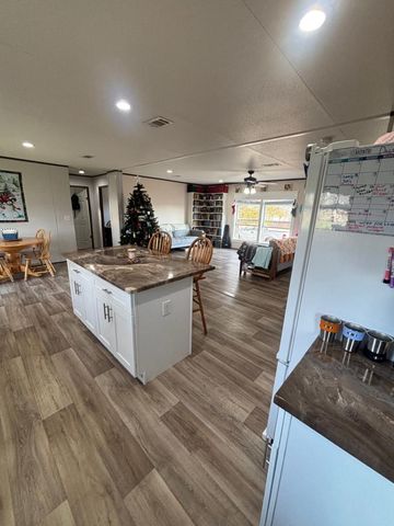 130 Zafiro LN, Del Valle, TX 78617