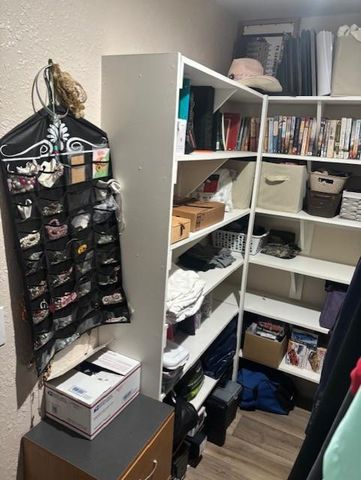 130 Zafiro LN, Del Valle, TX 78617